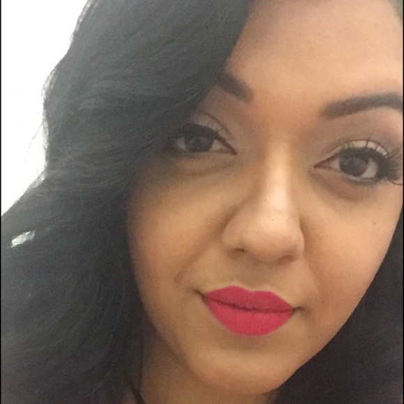 Profile Picture of Arzo Qayoumi (@aqayoumi) on Poshmark