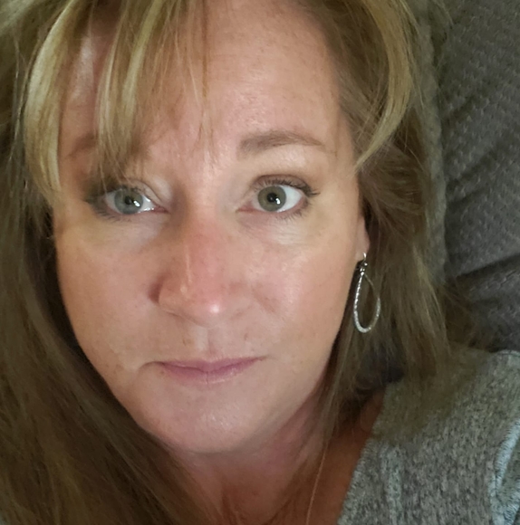 Profile Picture of Renee Keziah (@rkeziah1992) on Poshmark