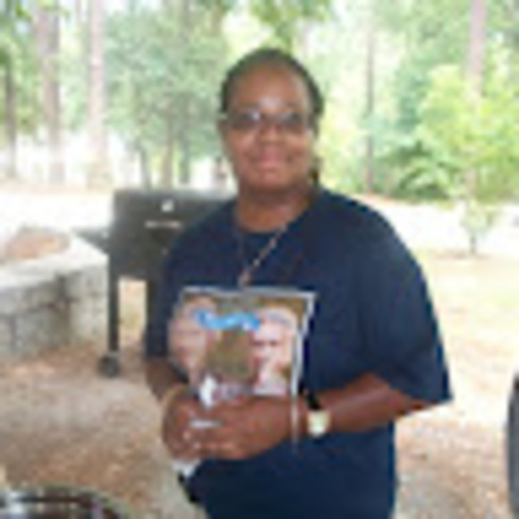 Profile Picture of Laruth Anderson (@breezelb3) on Poshmark