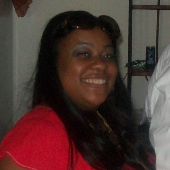 Profile Picture of Cleo Davenport (@cleohughes) on Poshmark