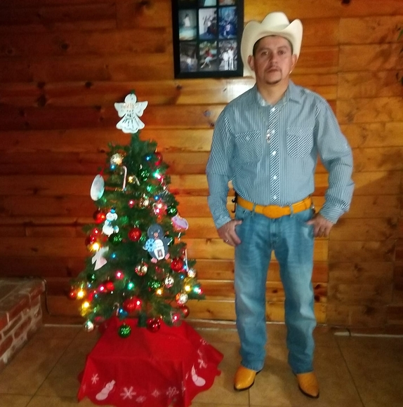 Profile Picture of Hugo Ortiz (@hugo_ortiz) on Poshmark
