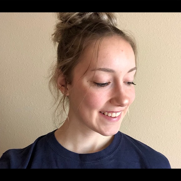 Profile Picture of Molly Mccoy (@mmccoy_12) on Poshmark