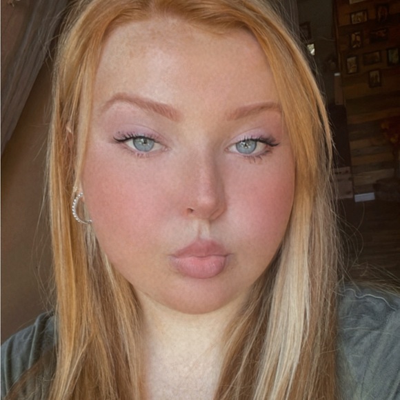 Profile Picture of Alexis Plaisted (@lexiplaisted7) on Poshmark