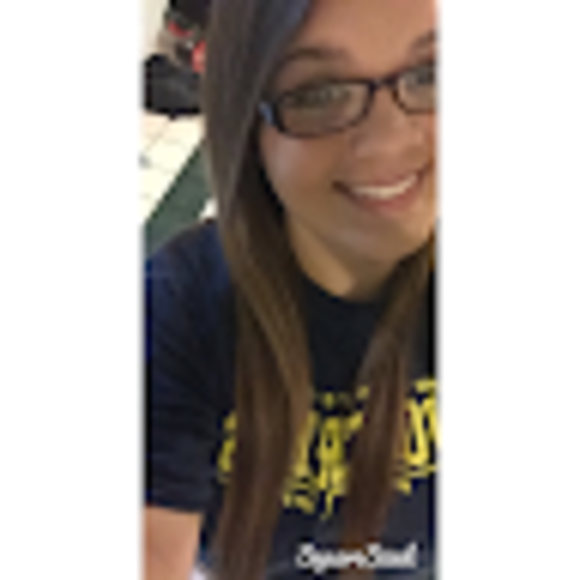 Profile Picture of Paige Holbrook (@paigeholbrook11) on Poshmark