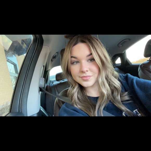 Profile Picture of Alanna Mancilla (@alannamancilla) on Poshmark