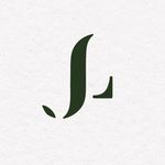 Profile Picture of Justine - Graphiste freelance - Directrice Artistique (@justinelecheneau.graphisme) on Instagram