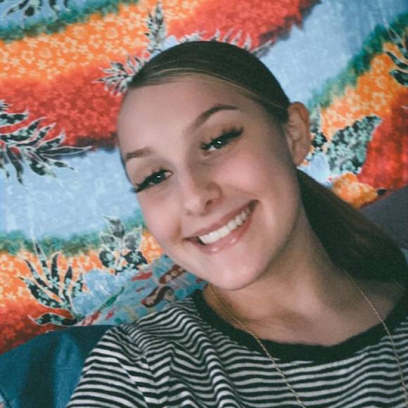 Profile Picture of Hailey Matthews (@haileymatthe392) on Poshmark