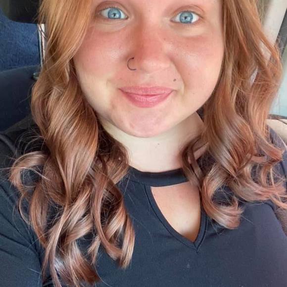 Profile Picture of Alexis Lightfoot (@alexalightfoot) on Poshmark