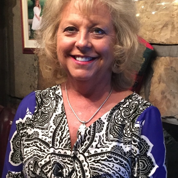 Profile Picture of Cathy Thompson (@cathydthompson) on Poshmark