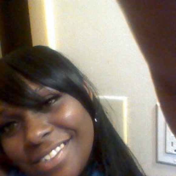 Profile Picture of Andrea Daniel (@andreadaniel75) on Poshmark