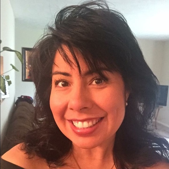 Profile Photo of Darlene Aguilar (@dealvn) on Poshmark