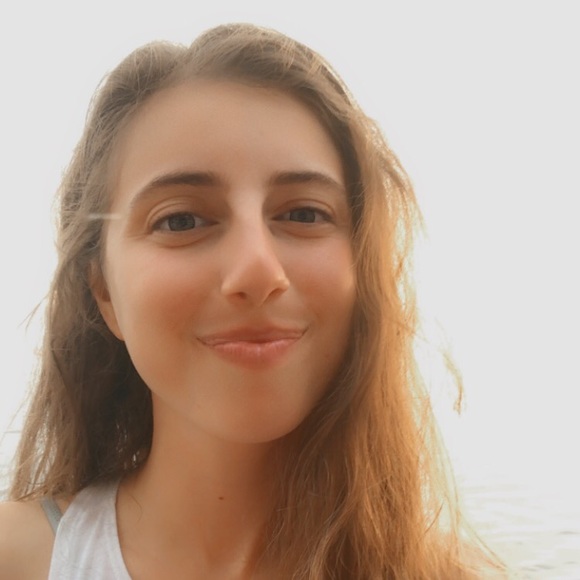 Profile Picture of Claudia Miele (@cmiele3) on Poshmark