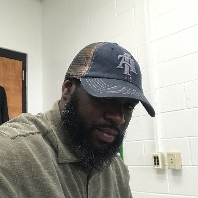 Profile Picture of Desmond Thompson (@DesmondT252) on Twitter