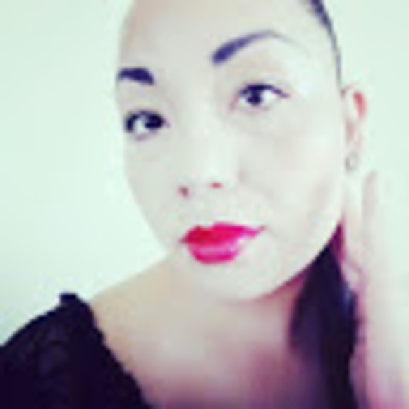 Profile Picture of Violeta Sanchez (@vsg185g) on Poshmark