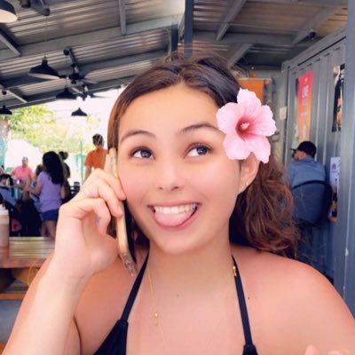 Profile Picture of Attina  👄 (@Angie_plaud) on Twitter