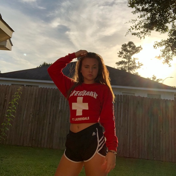Profile Picture of Mia Huspen (@pinkrink) on Poshmark