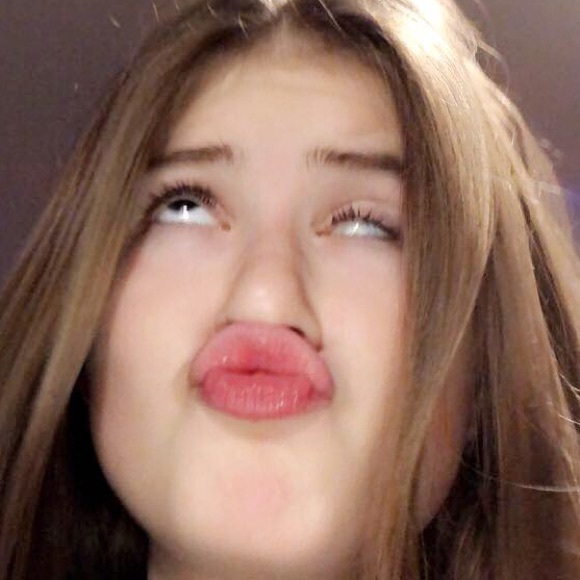Profile Picture of Haley Jacobson (@haley7754) on Poshmark