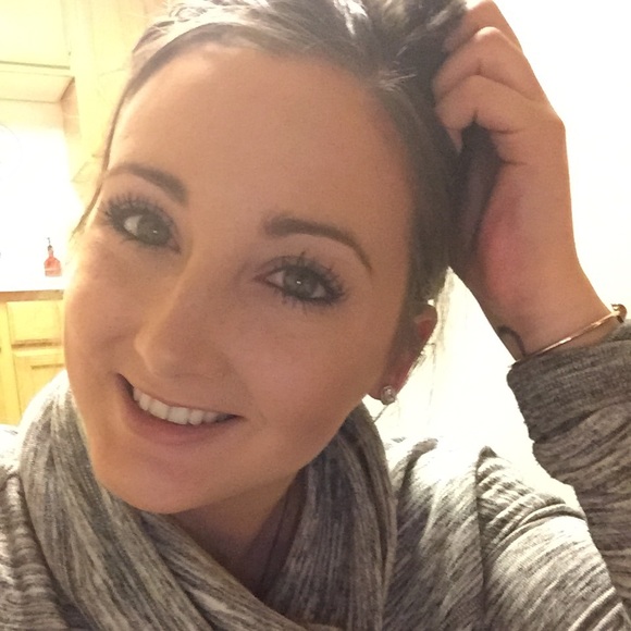 Profile Picture of Jenny Salsbury (@queenkira333) on Poshmark