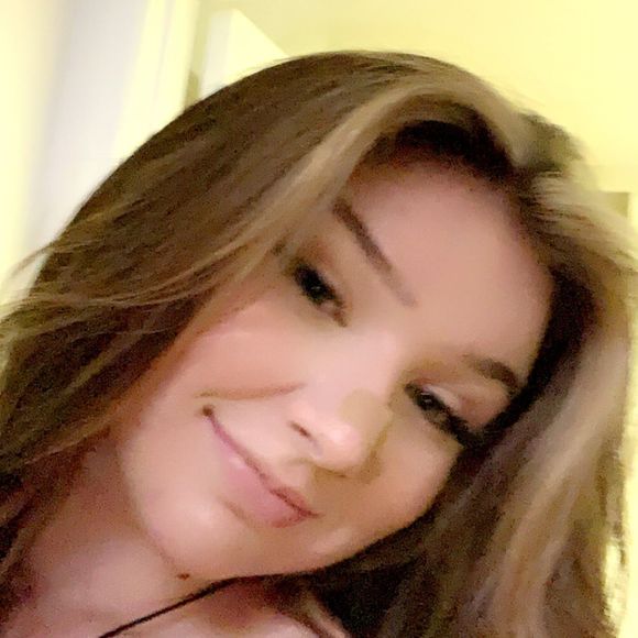 Profile Picture of Brianna Waldrop (@briannawald1243) on Poshmark