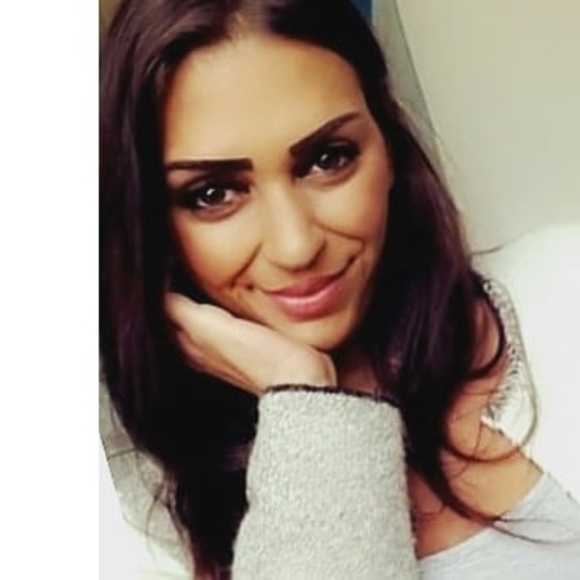 Profile Picture of Jihan Deik (@jijidee) on Poshmark