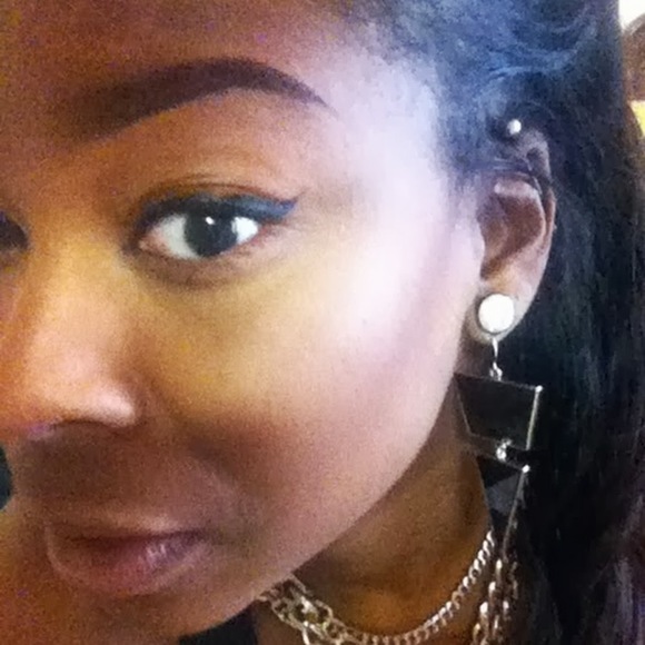 Profile Picture of Lala Shegog (@lalashegog) on Poshmark