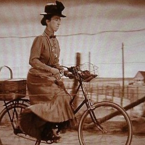 Profile Picture of June Patten (@lexykuper) on Poshmark