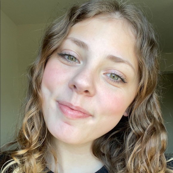 Profile Picture of Macy Stabley (@macystabley) on Poshmark