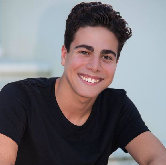 Profile Picture of Andrew Hurwitz (@andrewmorzine1) on Poshmark