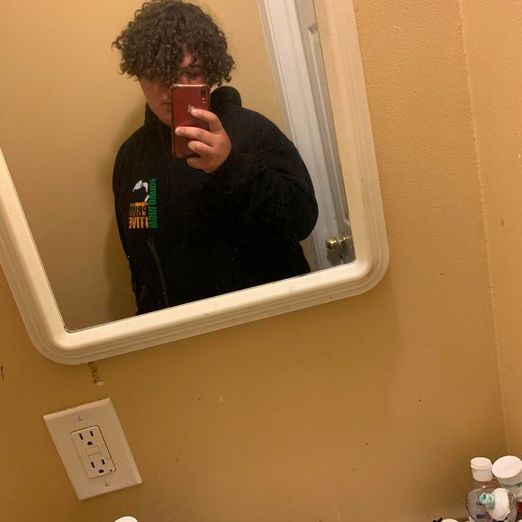 Profile Picture of Julian Legalley (@julianlegalley) on Poshmark