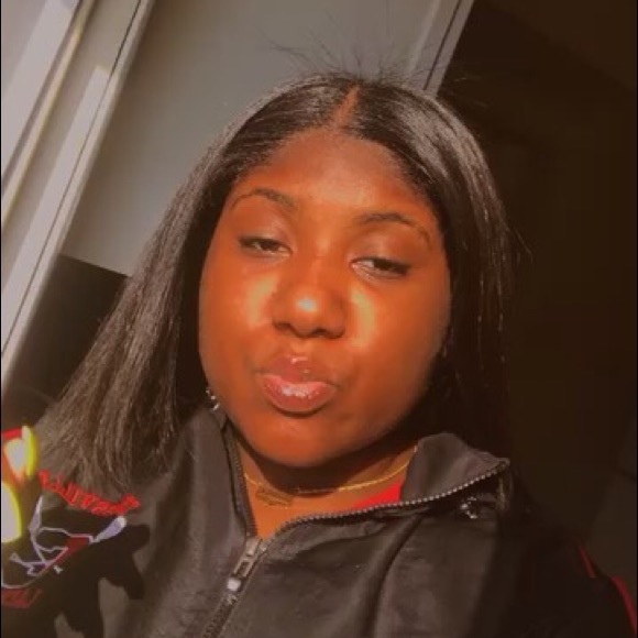 Profile Picture of Autumn Humphrey (@bigbankaut) on Poshmark