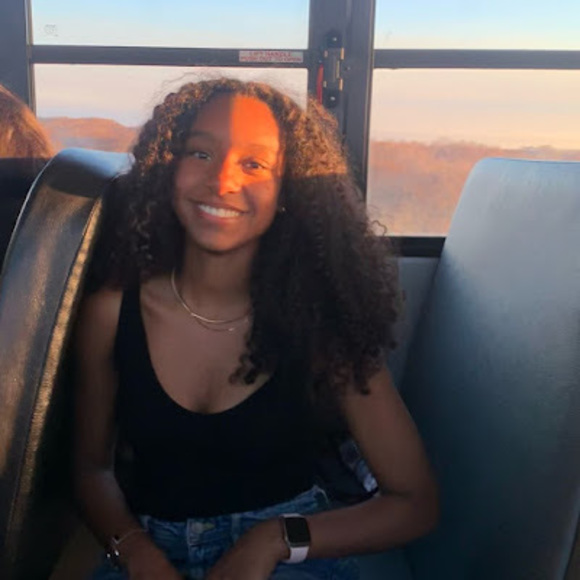 Profile Picture of Hazel Brown (@hazebrwn444) on Poshmark