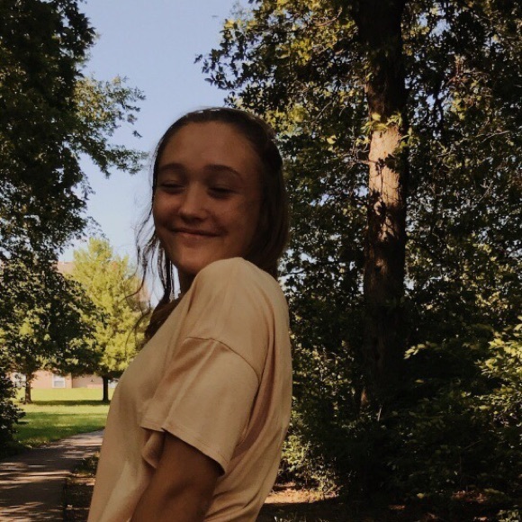 Profile Picture of Hailey Faubion (@hay_hay_3006) on Poshmark