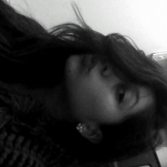 Profile Picture of R Flores (@ref033015) on Poshmark