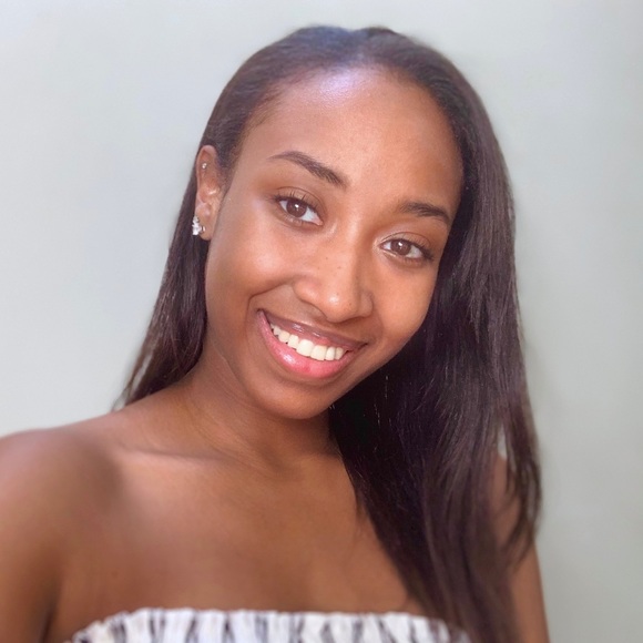 Profile Picture of Dominique Clay (@dominiqueclay) on Poshmark