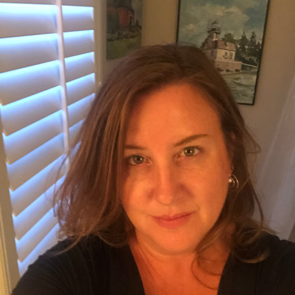 Profile Picture of Emily Ankerson (@emilyankerson) on Poshmark