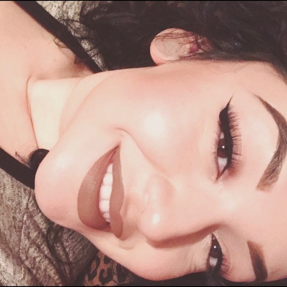 Profile Picture of Alex Ayon (@alexayon73) on Poshmark