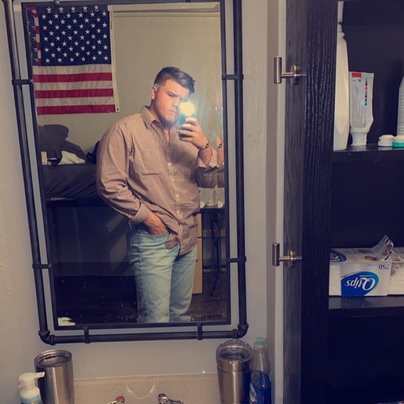 Profile Picture of Geoffrey Wallis (@geoffreywallis) on Poshmark
