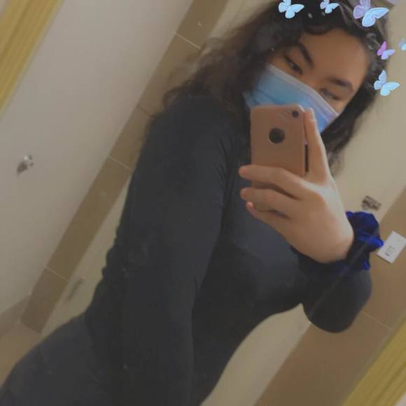 Profile Picture of Brianne Kanahele (@bkanahele) on Poshmark