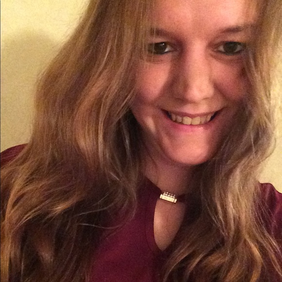 Profile Picture of Melissa Bausher (@mkbausher82) on Poshmark