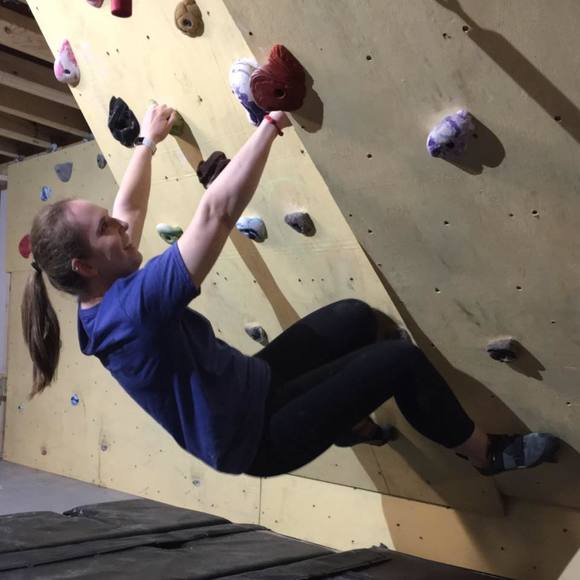 Profile Picture of Amanda Szalewski (@deepblu19) on Poshmark