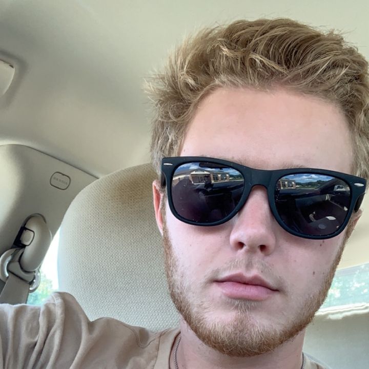 Profile Picture of Brandon_Batzel (@ldhdhsgsysgss) on Tiktok