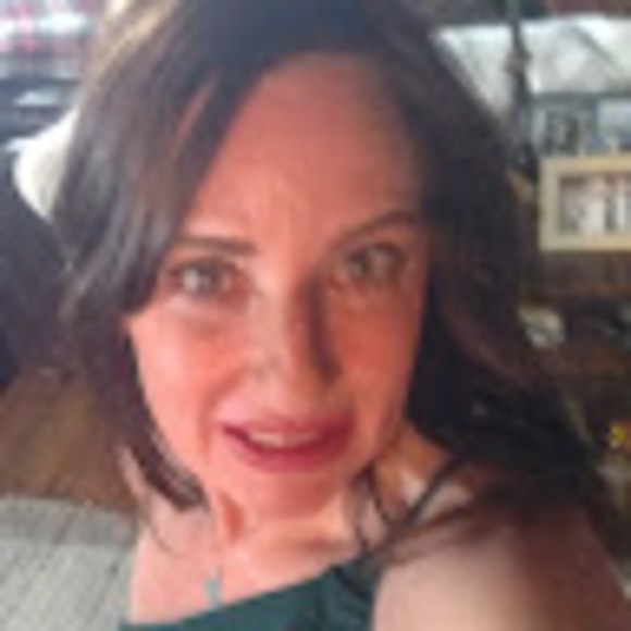 Profile Picture of Amy Beauchamp (@amyjobeau) on Poshmark