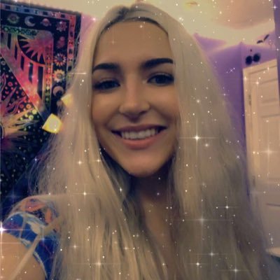 Profile Picture of Julia (@juliatoth6) on Twitter