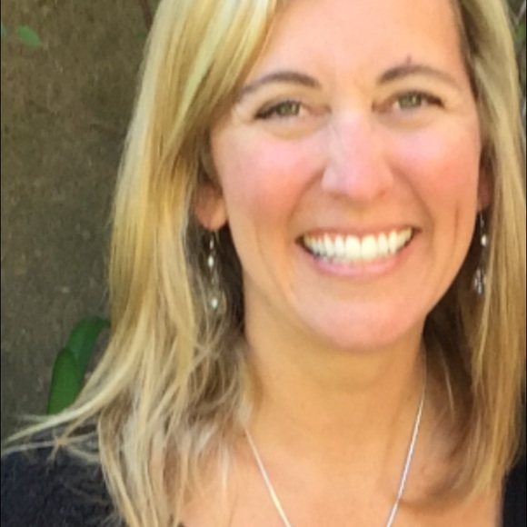 Profile Picture of Dawn Ochman (@dawn31331) on Poshmark