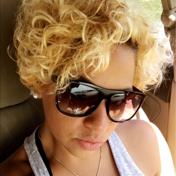 Profile Picture of Davida Norris (@vicci528) on Poshmark