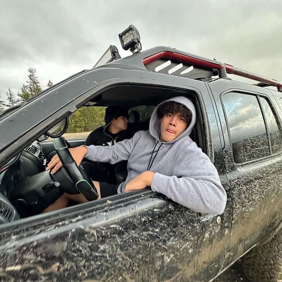 Brandon Keeley - Poshmark Profile Picture of Brandon Keeley (@brandonkeeley1) on Poshmark