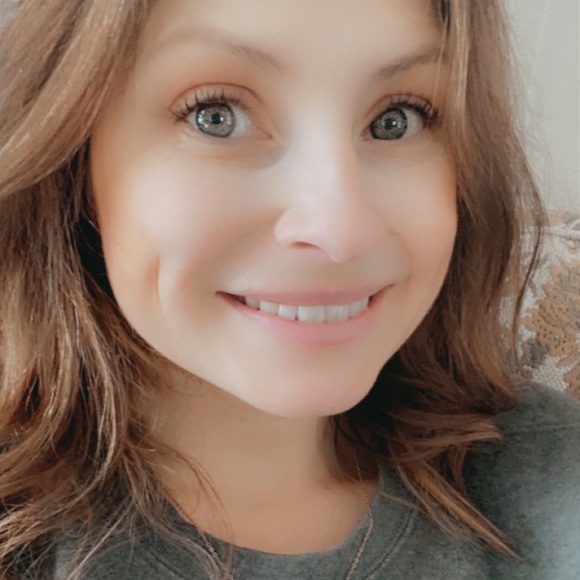 Profile Picture of Stacey Osterman (@greenporch) on Poshmark