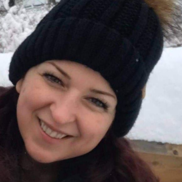 Profile Picture of Besjona Celiku (@besjonaceliku) on Poshmark