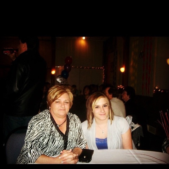 Profile Picture of Julia Burris (@jfhamm0500) on Poshmark