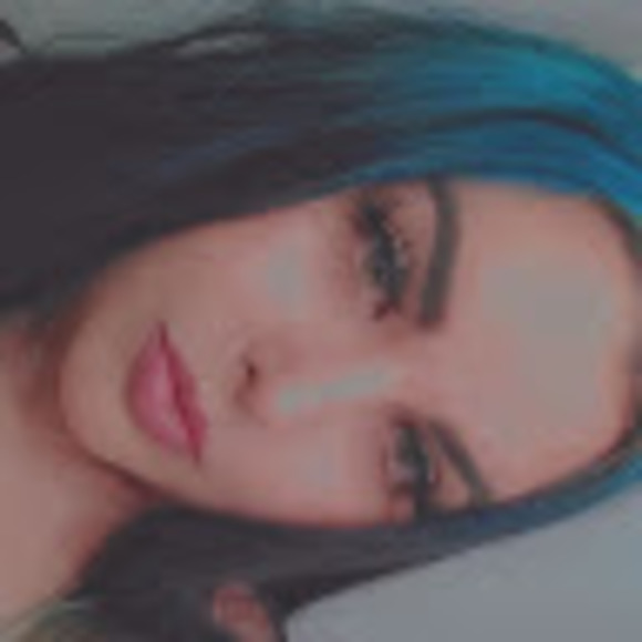 Profile Picture of Chanel Roberts (@chanelr443) on Poshmark